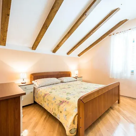 Kulish Apartment *